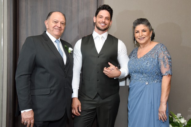 Miro Moreira e os pais (Foto: Andy Santana/AgNews)