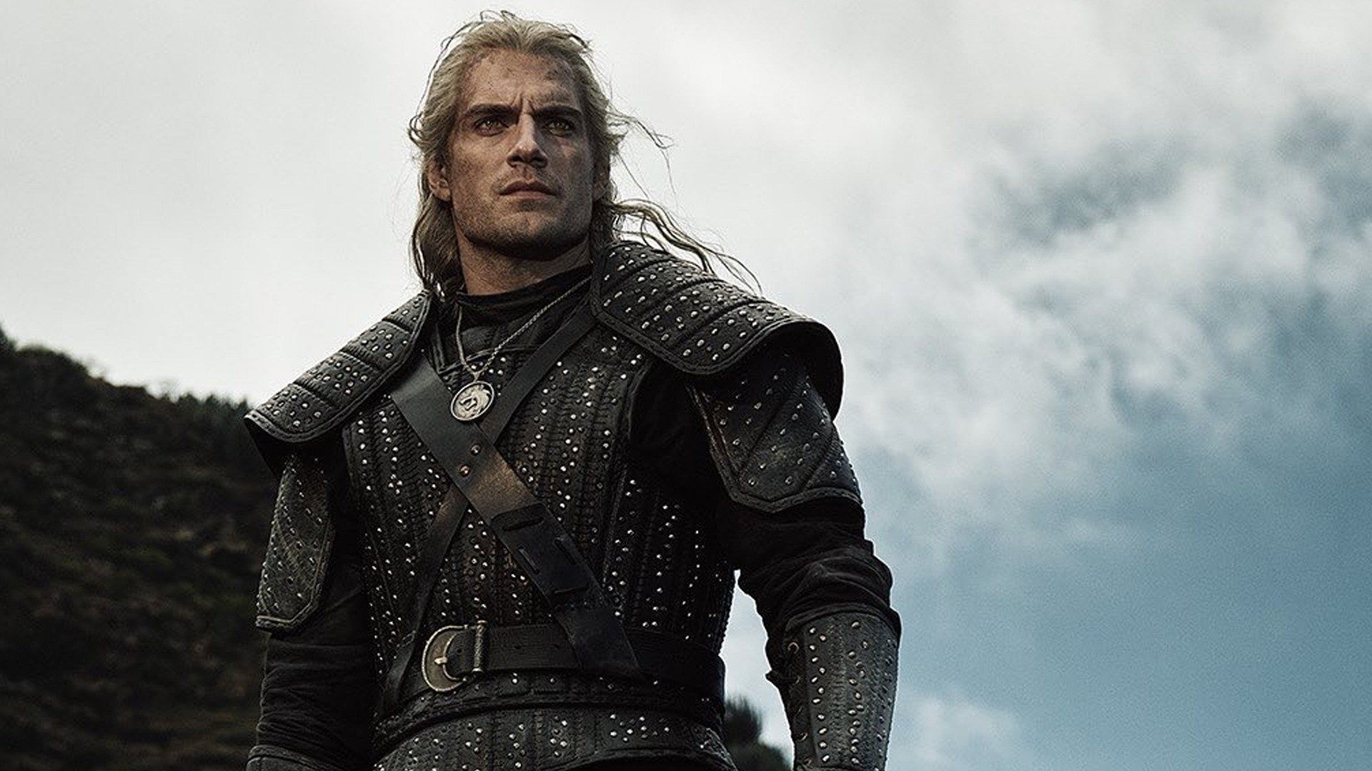 Henry Cavill como o bruxo Geralt de Rívia em The Witcher (Foto: divulgação)