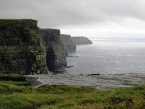 Leitora conheceu os Cliffs of Moher, que ficam no condado de Clare, na Irlanda.  (Foto: Flávia Christina de Sampaio Vianna da Costa/VC no G1)