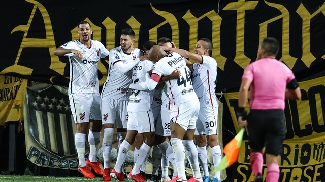 Registro de Peñarol 1x2 Athletico, pela semifinal da Sul-Americana