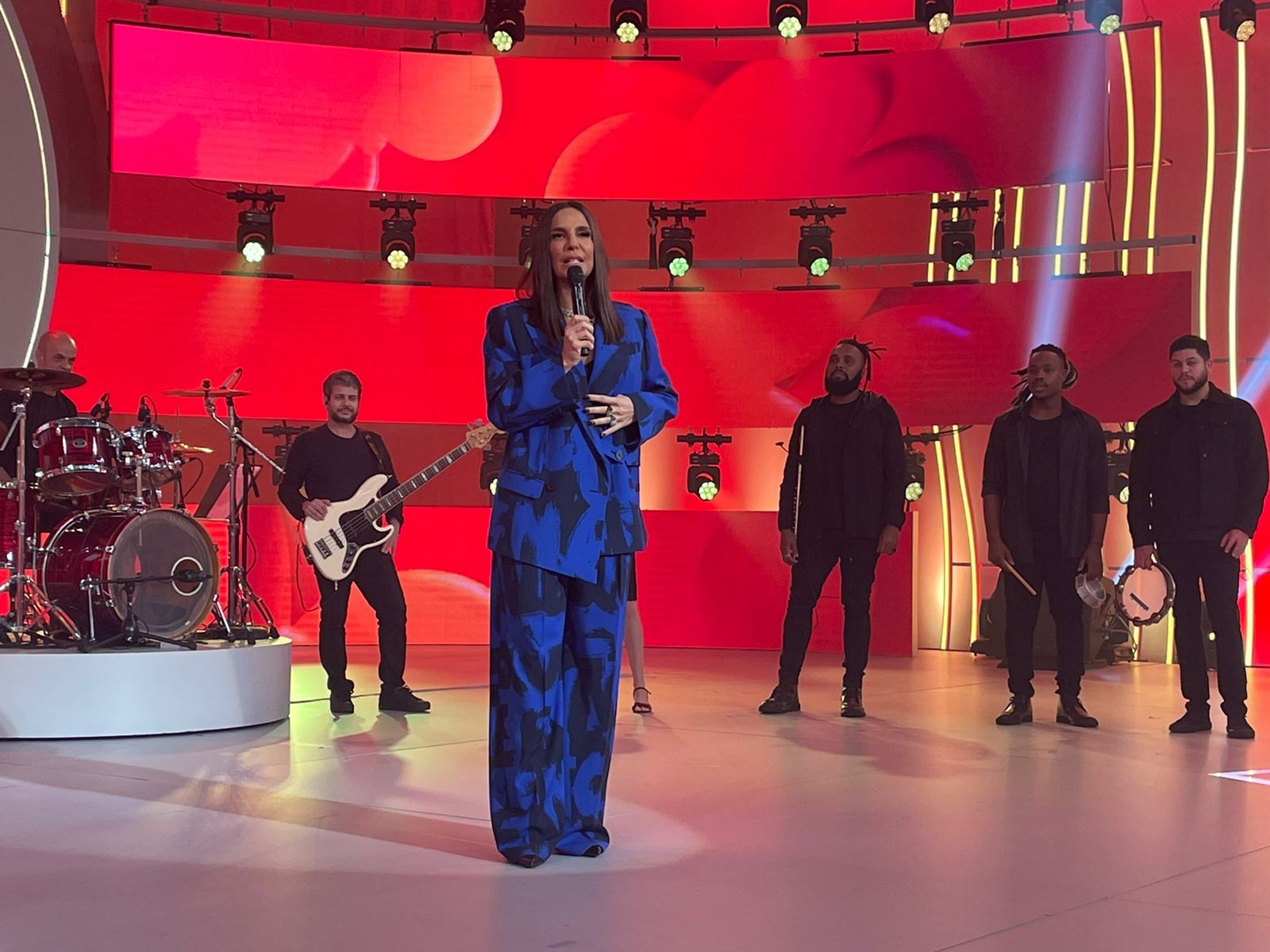 Ivete Sangalo grava programa de estreia (Foto: Quem)