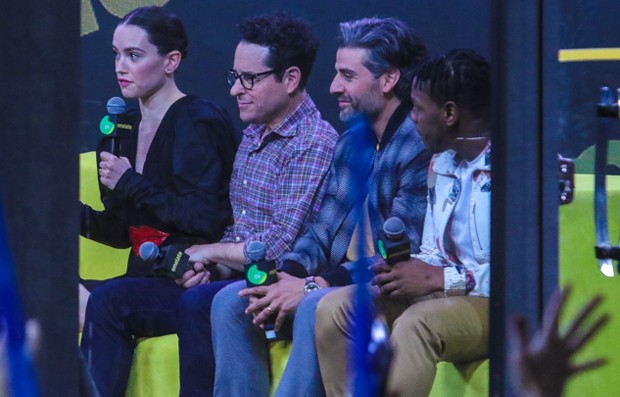 Daisy Ridley, J. J Abrams, Oscar Isaac e John Boyega (Foto: Thiago Duran/AgNews)