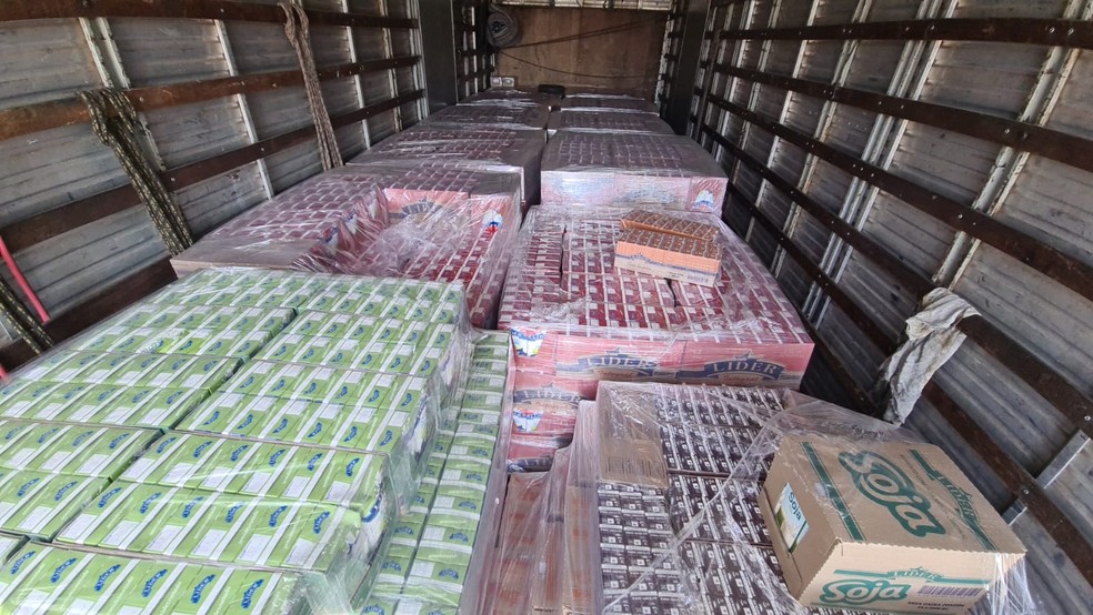 Carga de caminhão roubado em Pedreira e recuperado em Limeira — Foto: Wagner Morente/Guarda Municipal de Limeira