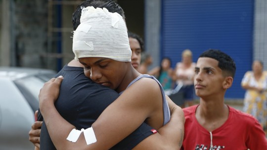 ‘Os bancos se soltaram todos’, diz jovem que sobreviveu ao acidente com ônibus de time de futebol do Rio