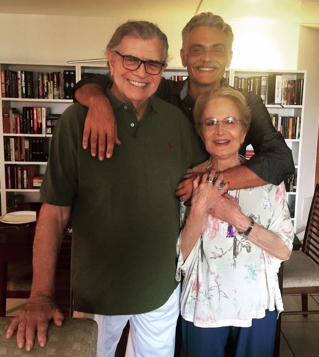 Tarcísio Meira e Glória Menezes com o filho, Tarcísio Filho (Foto: Reprodução/Instagram)