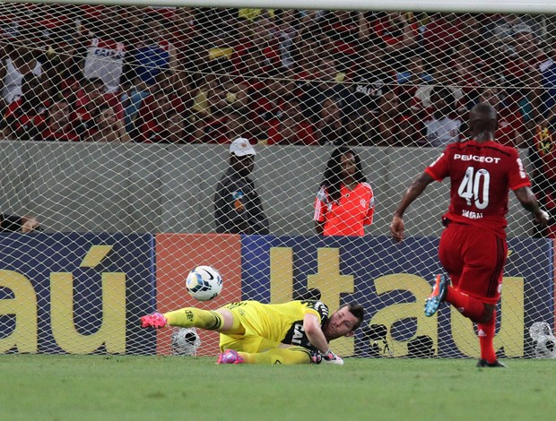 Jefferson, Paulo Victor, Volpi, Danilo e Vanderlei disputam defesa da rodada
