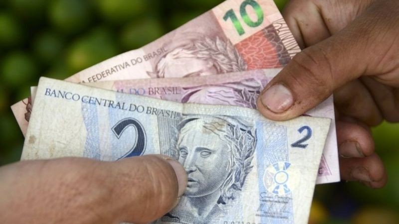 Ausência de reforma fiscal ambiciosa no Brasil, que tornasse o sistema tributário mais progressivo, dificulta a redução das desigualdades, ressalta pesquisador (Foto: Getty Images via BBC News Brasil)