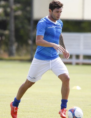 Ansioso pela estreia, Mena já sonha com gol no Mineirão: “Gostaria muito”
