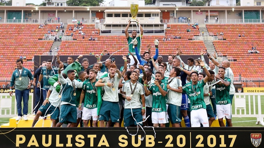 Sub-20 do Palmeiras dedicam título paulista a Zé Roberto