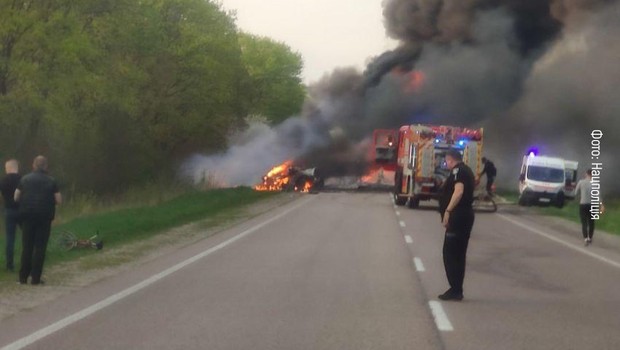 Imagens mostram acidente em estrada ucraniana (Foto: Reprodução/Twitter)