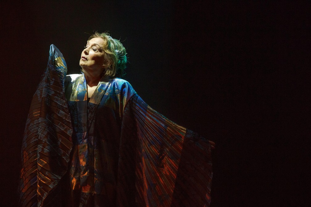  A atriz Eva Wilma no ensaio da peça 'Azul Resplendor', no Teatro Renaissance, em São Paulo, em 2013 — Foto: Daniel Teixeira/Estadão Conteúdo/Arquivo