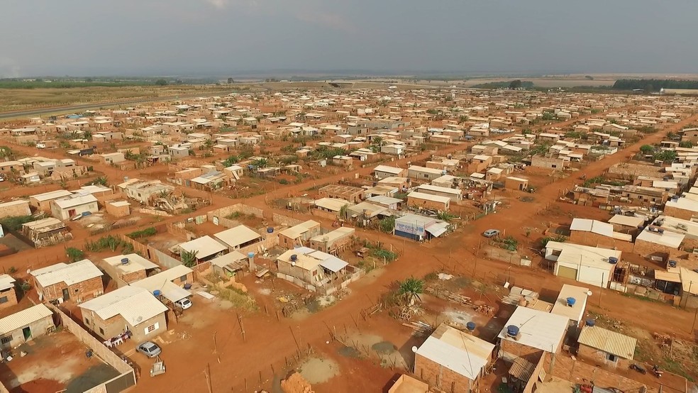 A princípio, todos que já construíram casa ou comércio no Glória vão ficar (Foto: Reprodução/TV Integração)