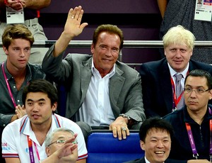 Arnold Schwarzenegger assiste a final do basquete entre Estados Unidos e Espanha (Foto: AFP)