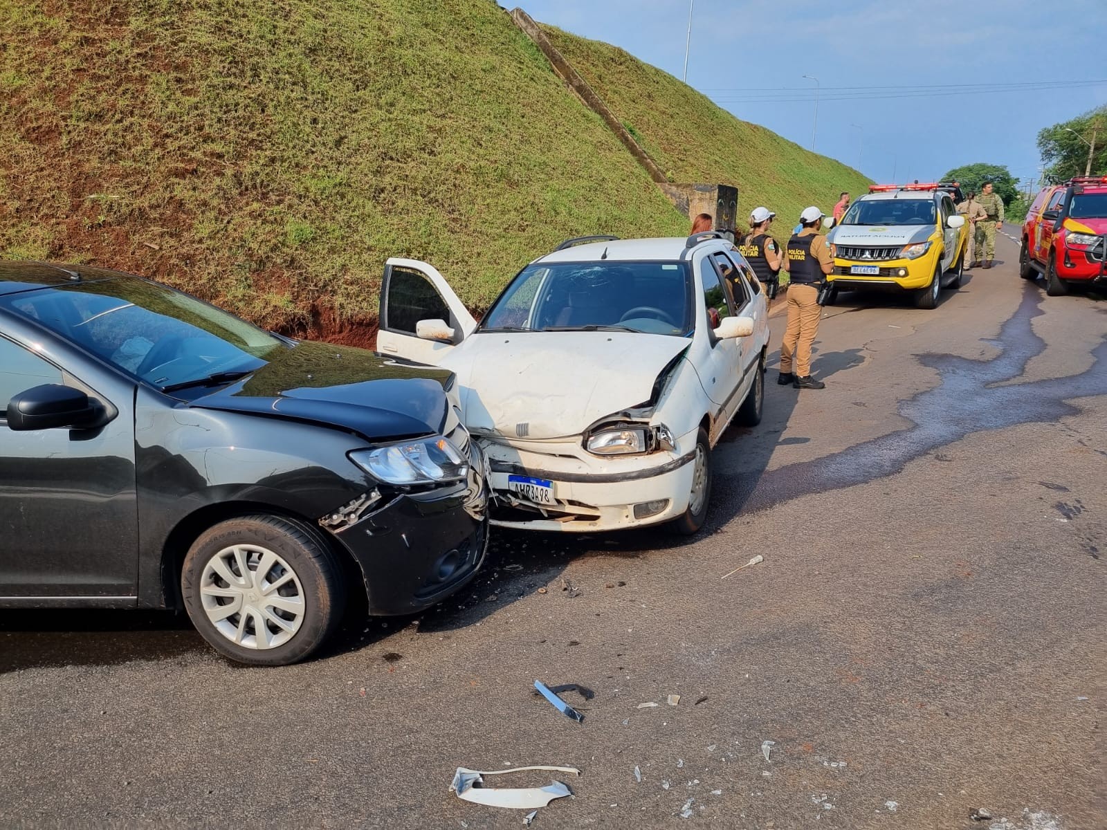 Assaltantes em fuga causam dois acidentes de trânsito em Foz do Iguaçu