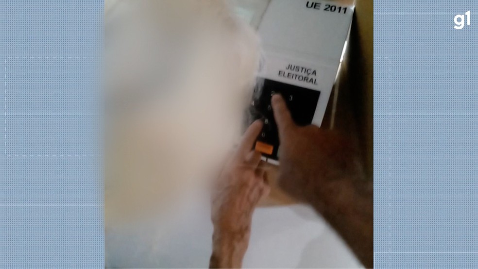 Idosa foi enganada para votar em candidato diferente do que queria — Foto: Reprodução