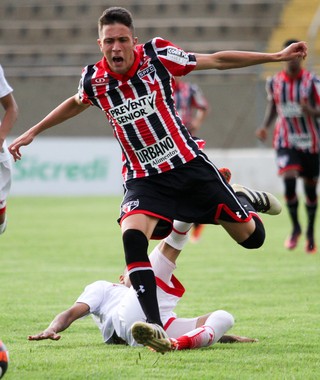 Técnico do São Paulo se envolve em confusão na Copinha