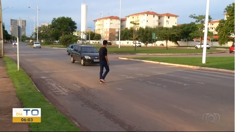 Faixa de pedestres estão desaparecendo em Palmas — Foto: Reprodução/TV Anhanguera
