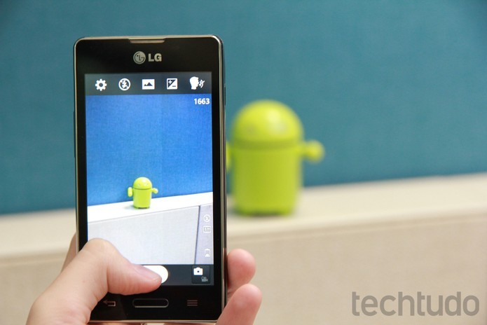 Como proteger a galeria de fotos do Android ao mostrar imagens no celular (Foto: Luciana Maline/TechTudo) Como proteger a galeria de fotos do Android ao mostrar imagens no celular (Foto: Luciana Maline/TechTudo)