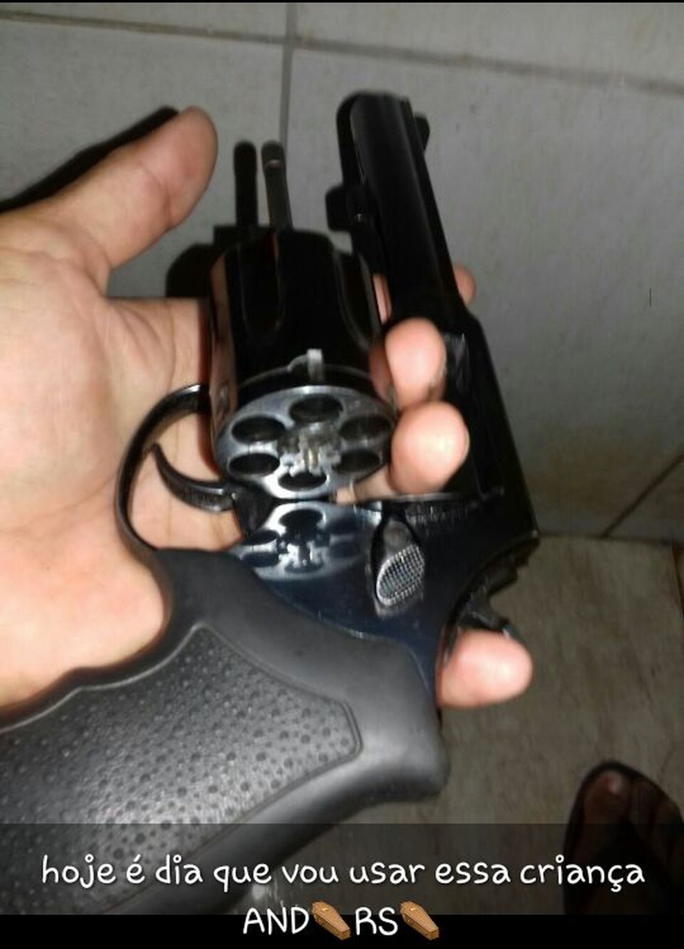 Ex Marido Posta Foto De Arma Em Rede Social E E Preso Em Mt Por Ameaca A Mulher Mato Grosso G1 Homem e mulher de mãos dadas silhueta vetor. ex marido posta foto de arma em rede
