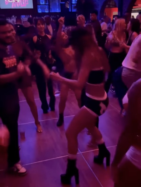 Anitta na pista de dança em registro feito pelo DJ Diplo (Foto: Reprodução)