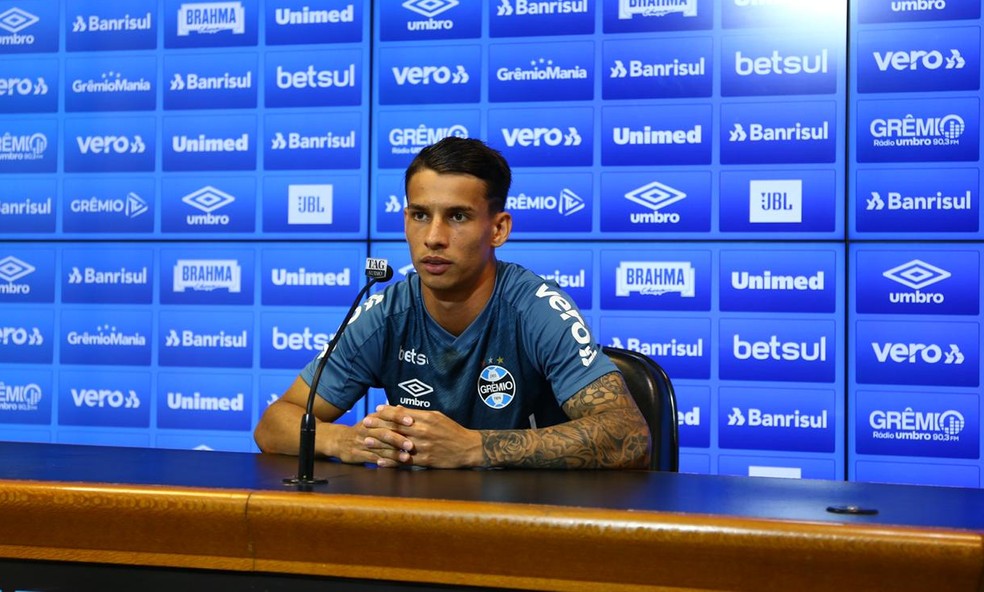 Ferreira despista sobre chance como titular e diz que copas são diferentes para o Grêmio