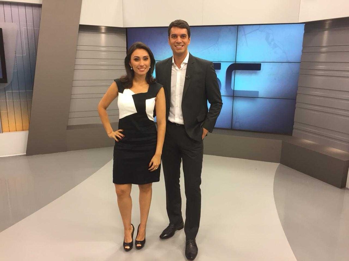 Eveline Poncio estreia como apresentadora do Bom Dia Santa Catarina | NSC  TV | Rede Globo