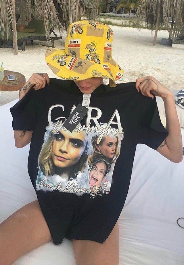 Cara Delevingne e sua camiseta-homenagem (Foto: Reprodução/ Instagram)
