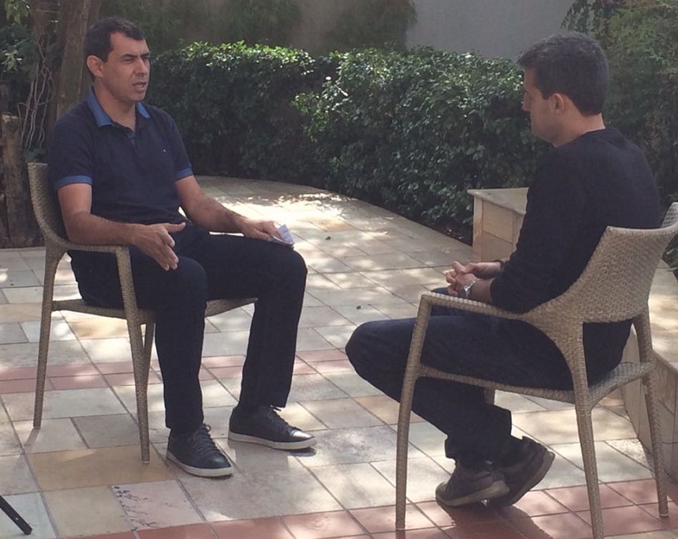 Fábio Carille concede entrevista a Edgar Alencar (Foto: Maurício Oliveira)