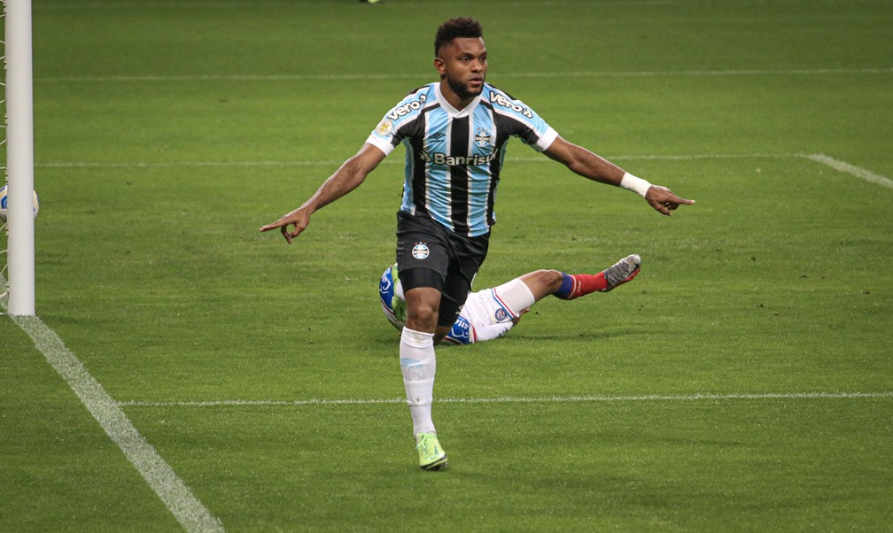 Borja comemora gol marcado pelo Grêmio diante do Bahia pelo Brasileirão — Foto: Lucas Bubols/ge.globo