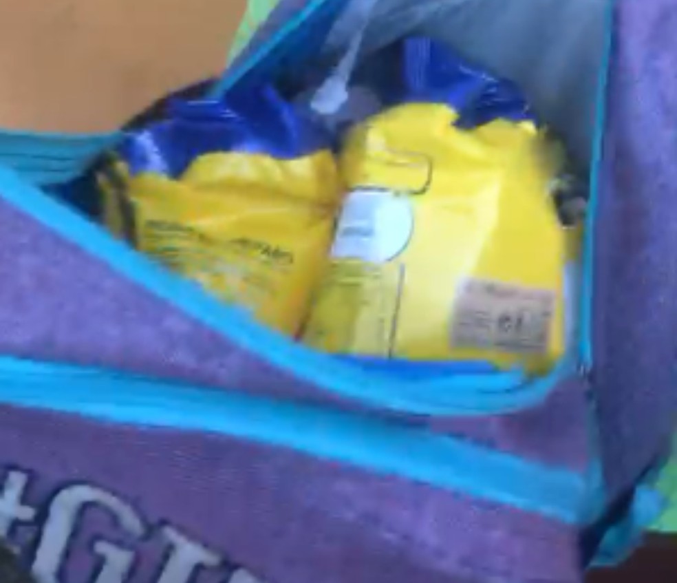 Mochila da mulher foi filmada durante vídeo  — Foto: Arquivo pessoal