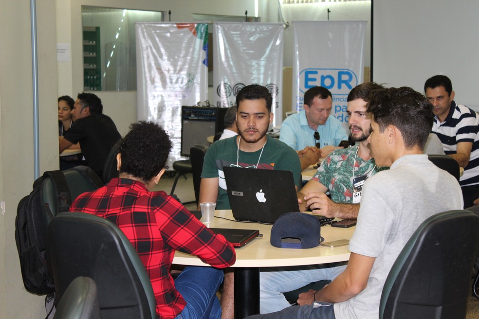 Grupos se concentram para utilizar dados no desenvolvimento de aplicativos (Foto: Pedro Bentes/ G1)