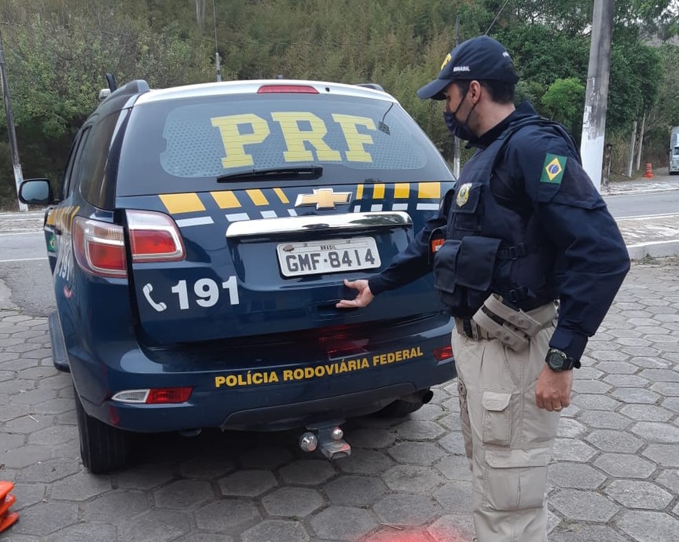Foragido foi preso durante fiscalização em posto da BR-116, em Teófilo Otoni — Foto: Polícia Rodoviária Federal/Divulgação