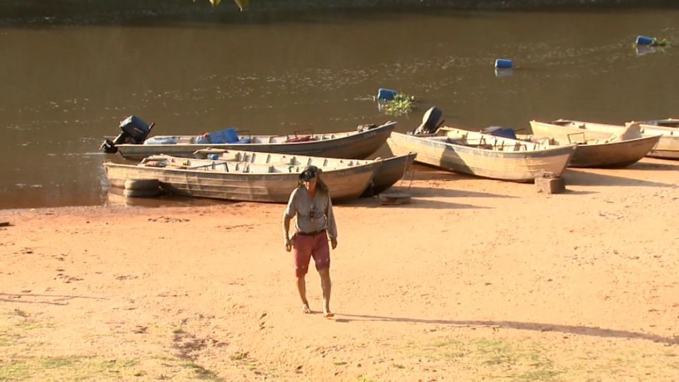 Pescadores têm que fazer trajeto de passeio mais curto em Pirassununga (Foto: Reprodução/EPTV)