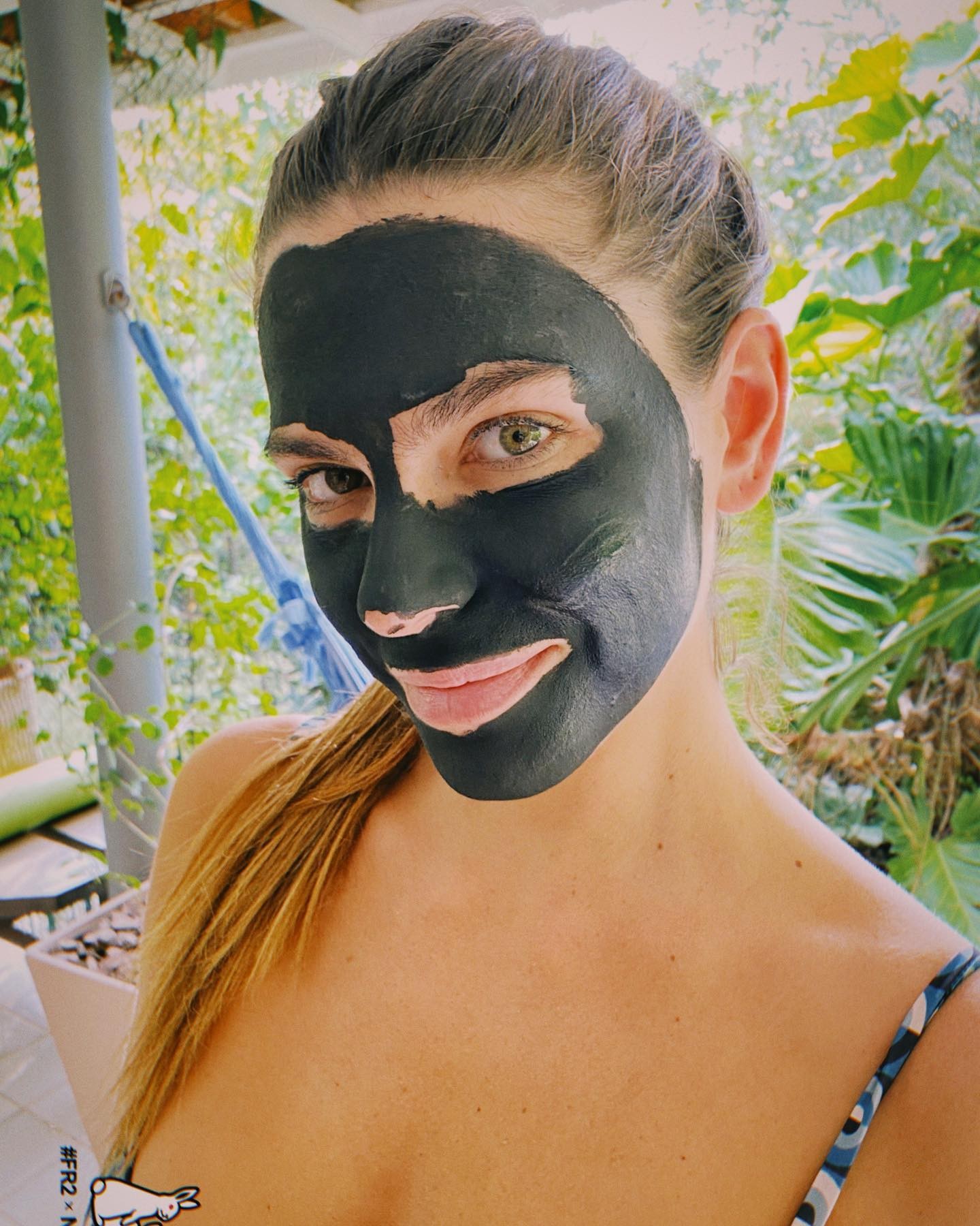 Mariana Goldfarb cuida da pele facial com máscara de tratamento (Foto: Reprodução/Instagram)