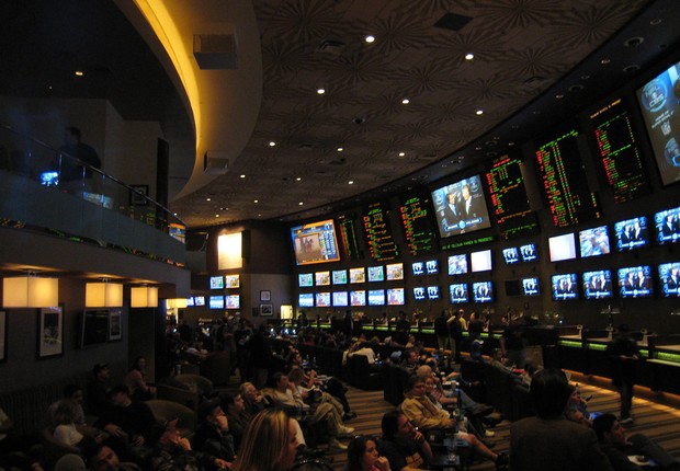 Painéis de apostas no MGM Grand, em Las Vegas. Nevada é um dos poucos estados norte-americanos que já permitem as apostas esportivas (Foto: Tom Lianza/Flickr)