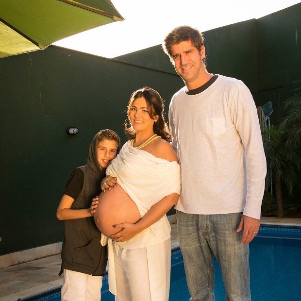 Suzana Alves e família (Foto: Reprodução/Instagram)