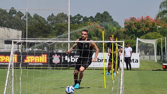 Renato Augusto volta a treinar com o grupo; Corinthians dá folga ao elenco antes de semana decisiva