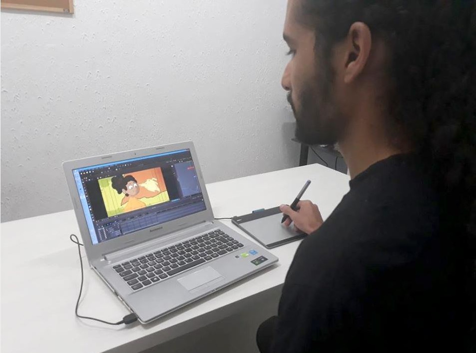 Desenho animado ensina libras