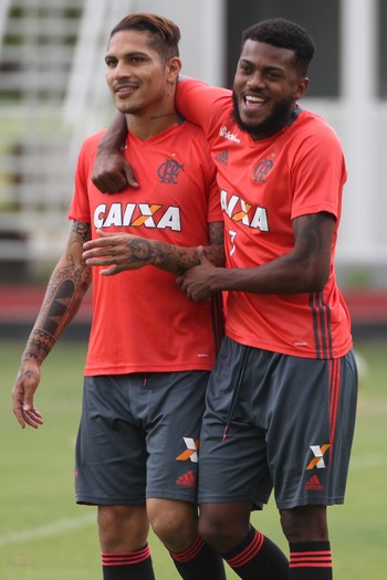 Guerrero e Marcelo Cirino treino Flamengo (Foto: Gilvan de Souza/Flamengo)