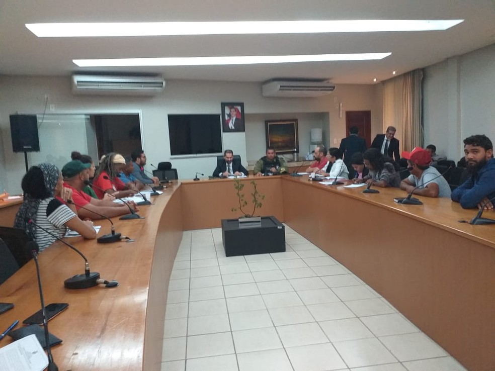 Reunião discute destino de famílias acampadas em fazenda em Eldorado dos Carajás, no PA. — Foto: Reprodução