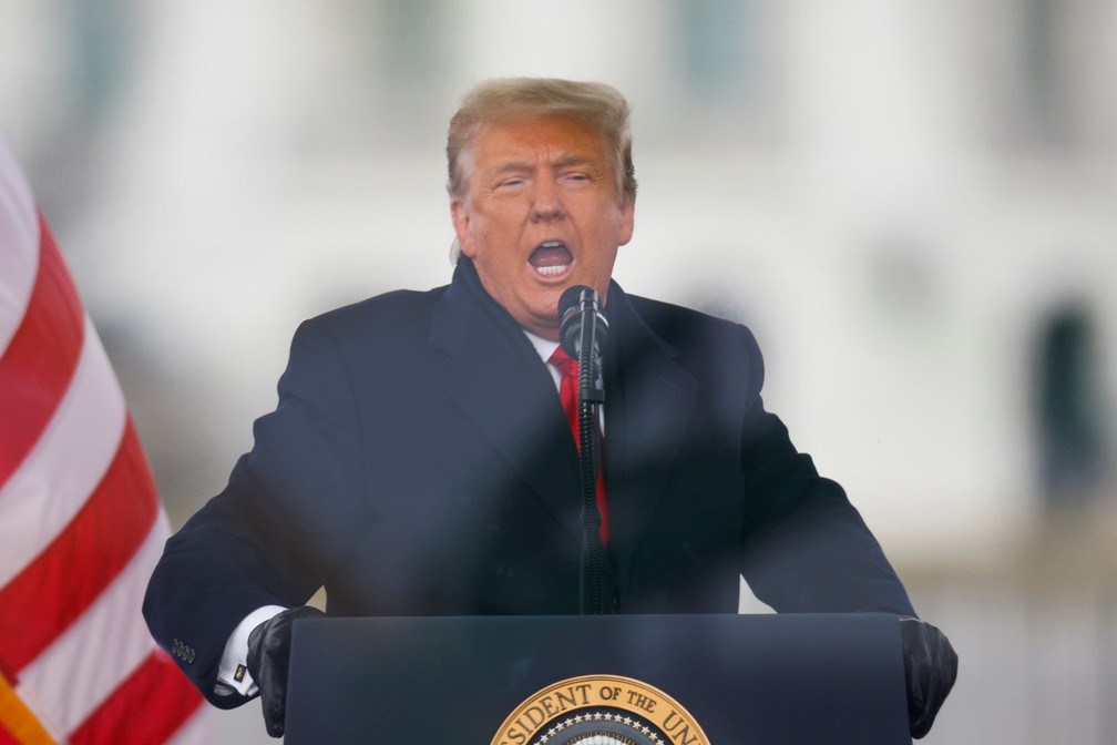 Trump discursa para apoiadores em Washington em 6 de janeiro de 2021, dia da invasão do Capitólio — Foto: REUTERS/Jim Bourg