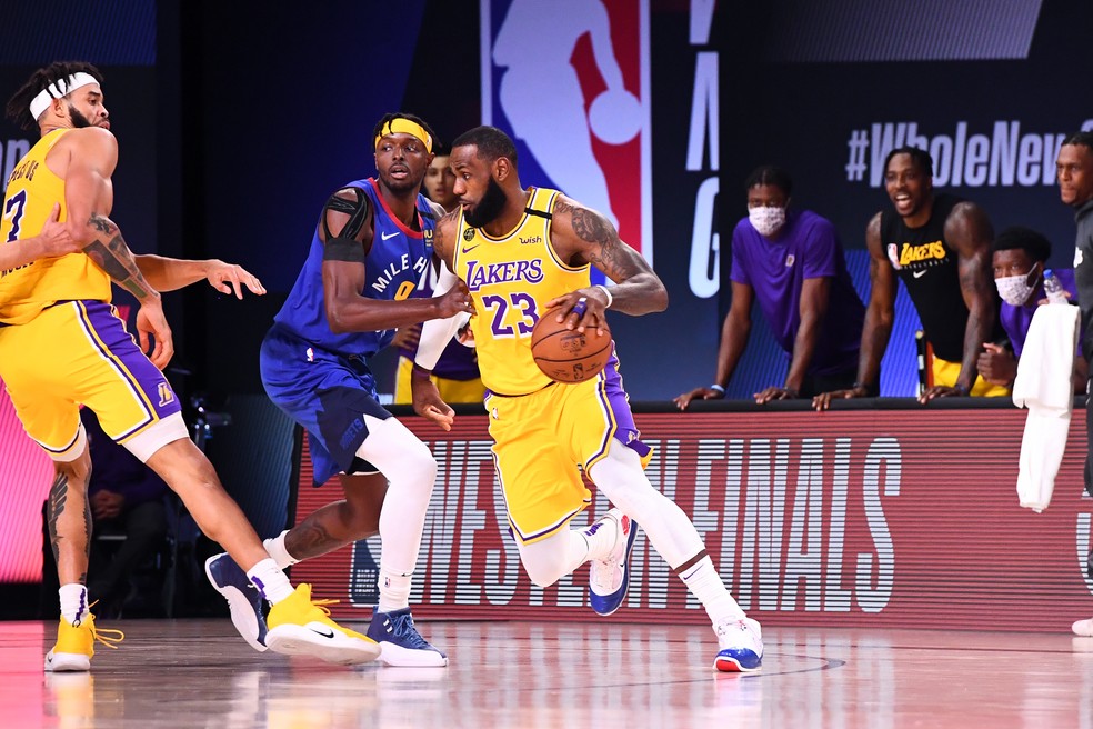 LeBron James Lakers x Nuggets final Oeste NBA jogo 1 — Foto: Garrett Ellwood/NBAE/Getty Images