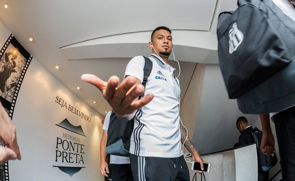Agentes de Lucca, do Corinthians, tentam convencê-lo a aceitar ida ao Flu