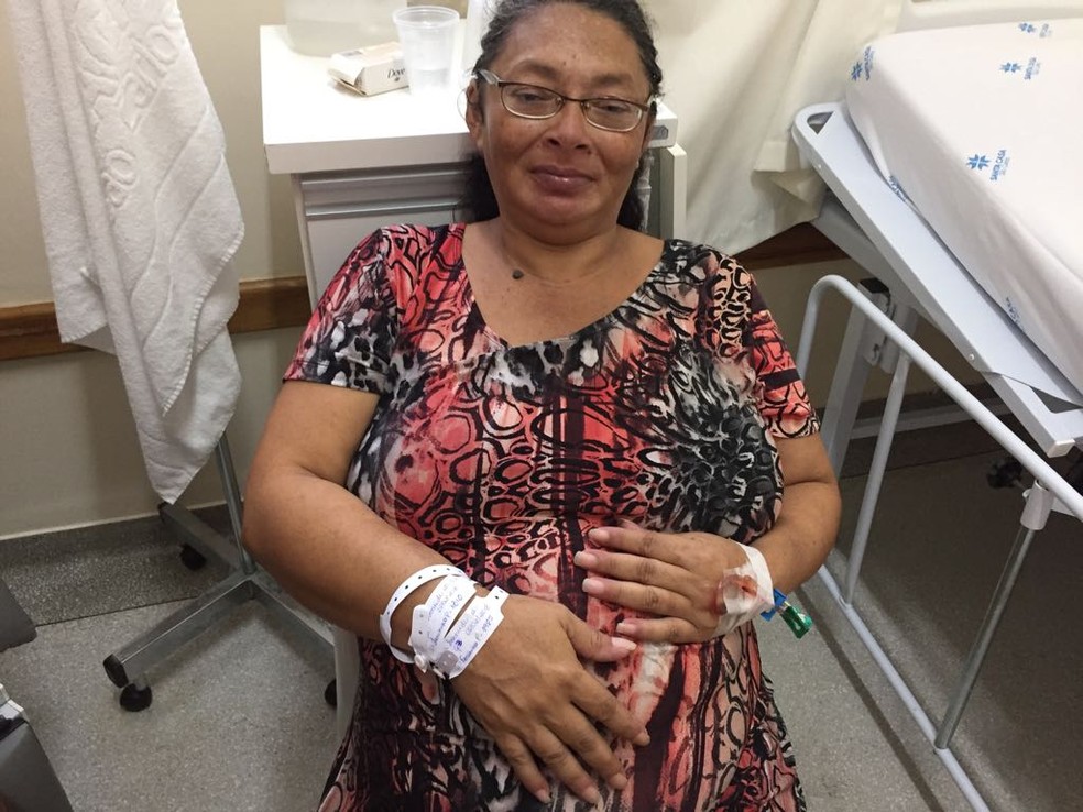 Maria Ivoneide de Souza se recupera da cesárea de trigêmeas em São Carlos (Foto: Fabiana Assis/ G1)