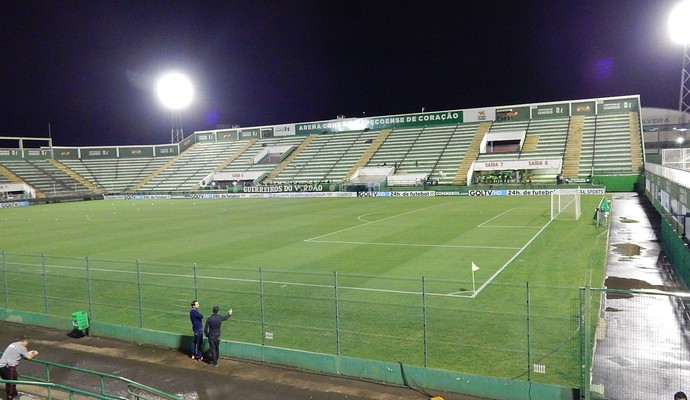 Um ponto separa Chape e Cruzeiro, que duelam por distância da degola