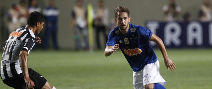 Antes de reencontrar o Santos, Ribeiro garante esquecer derrota para o rival