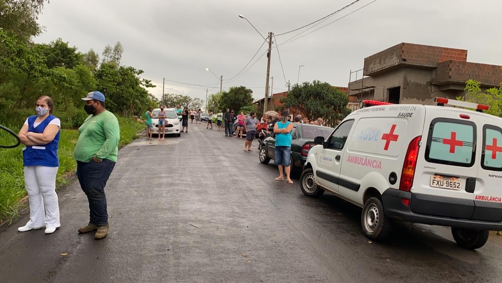 Mulher e criança morreram após serem levadas por enxurrada em Regente Feijó — Foto: Bill Paschoalotto/TV Fronteira
