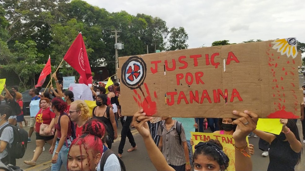 Estudantes da UFPI protestam pelo 3º dia após estupro e morte de aluna em sala da instituição — Foto: Andrê Nascimento/g1