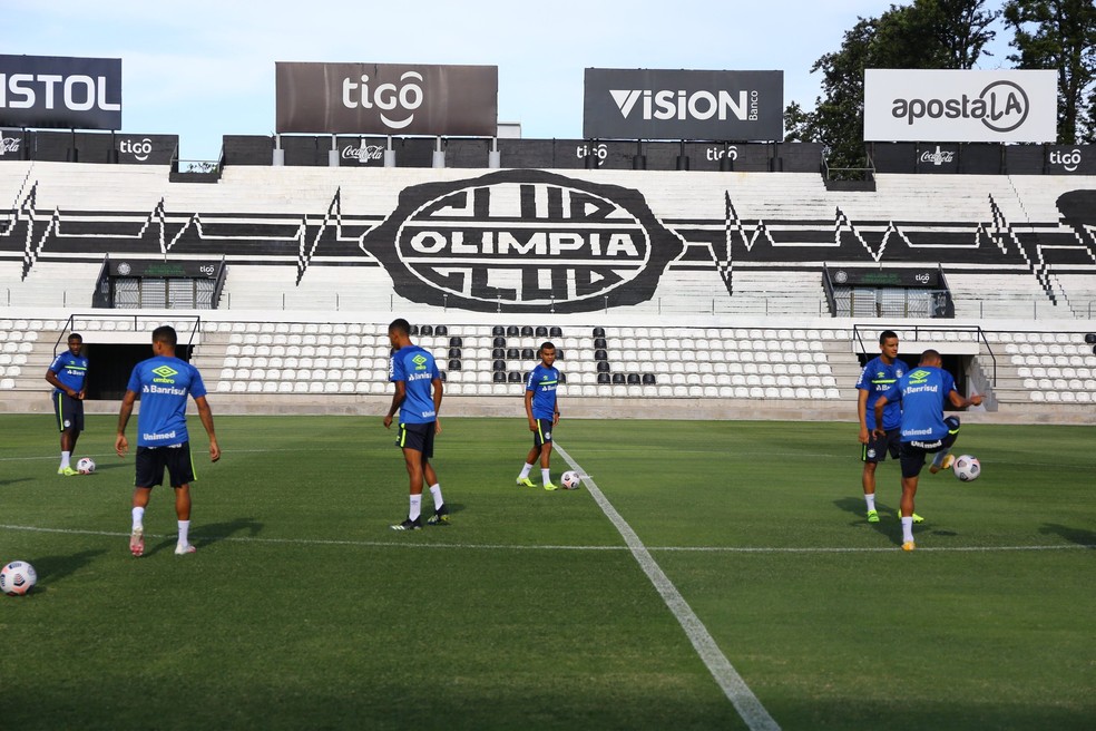 Com dúvidas na lateral e no meio, Grêmio realiza treino de olho no del Valle