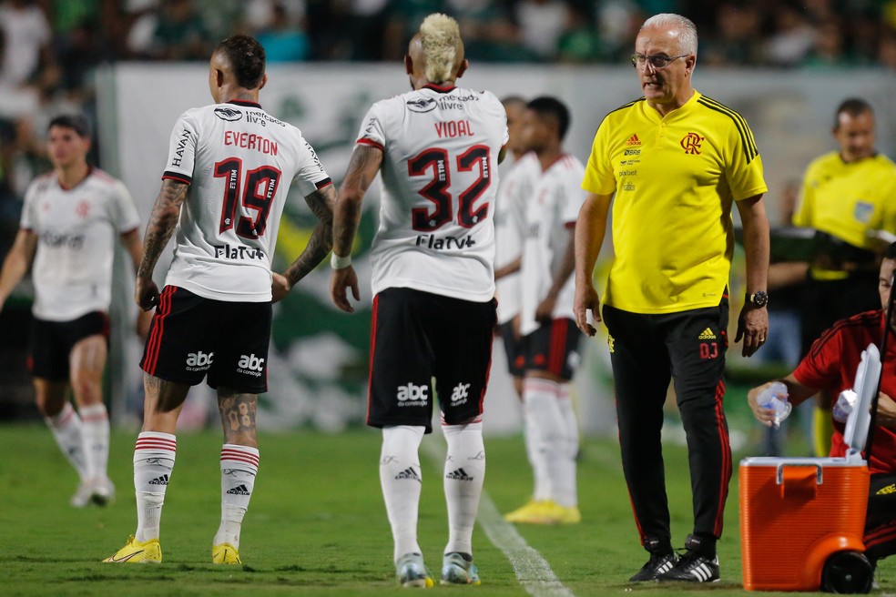 Everton Cebolinha, Vidal e Dorival Junior, Flamengo &mdash; Foto: Gilvan de Souza/Flamengo